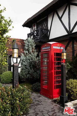 a sign that is on the wall of a building