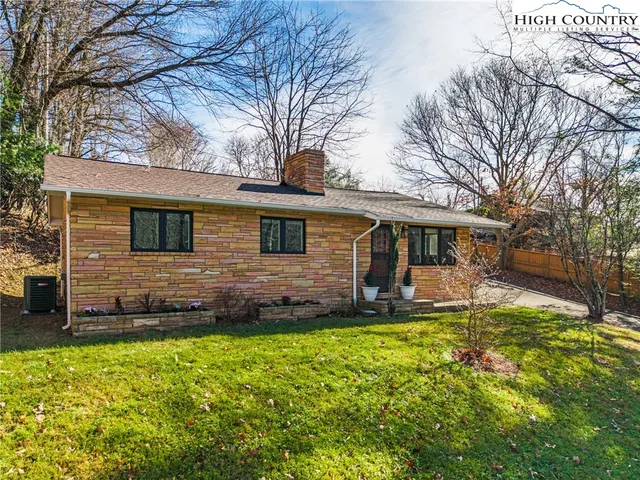 $449,000 | 160 West Grandview Heights, Boone, NC 28607