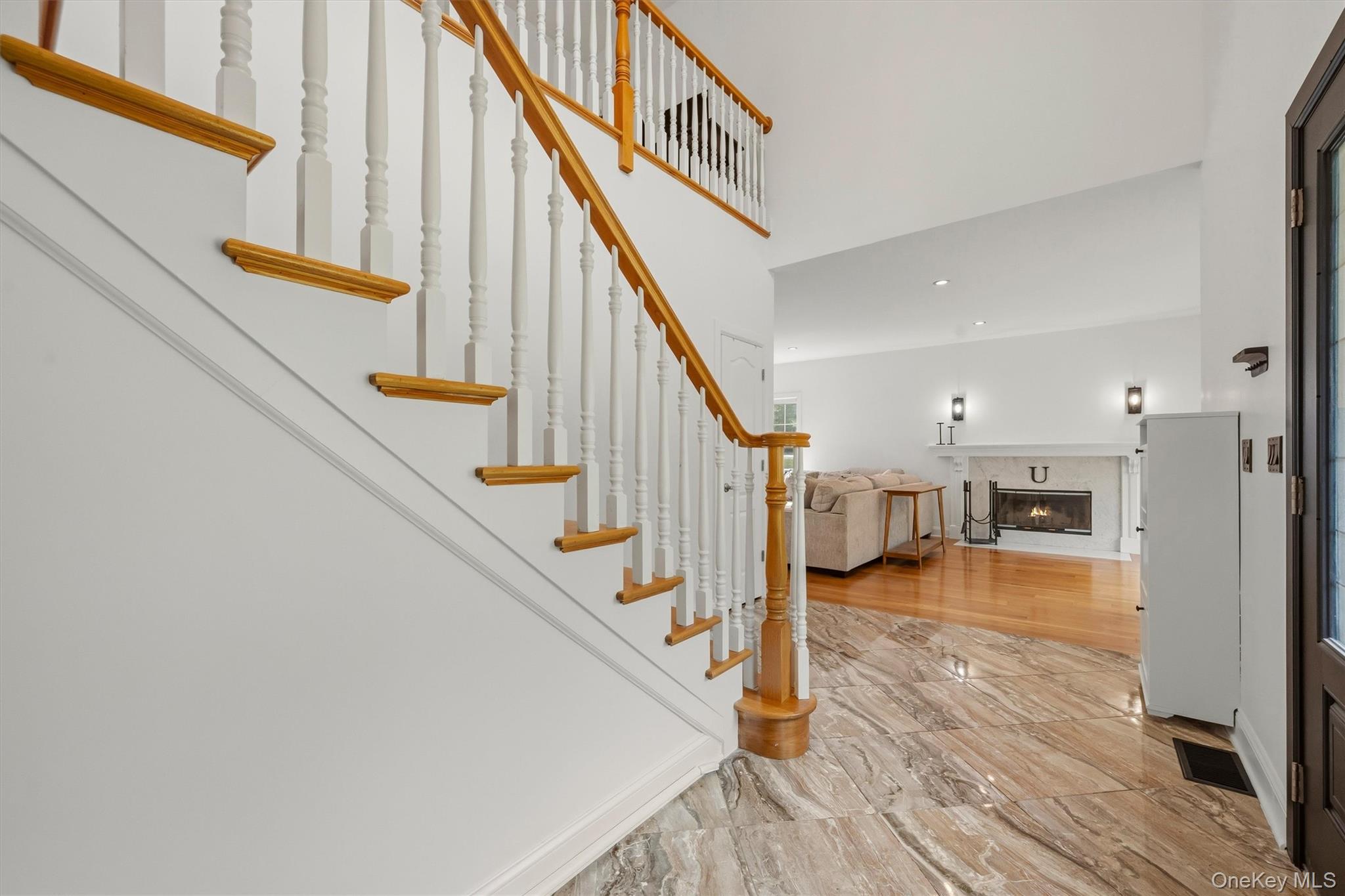 8 Darmstadter Road Bloomingburg, NY 12721 - Photo 10 of 47 Grand two story foyer with overlook.