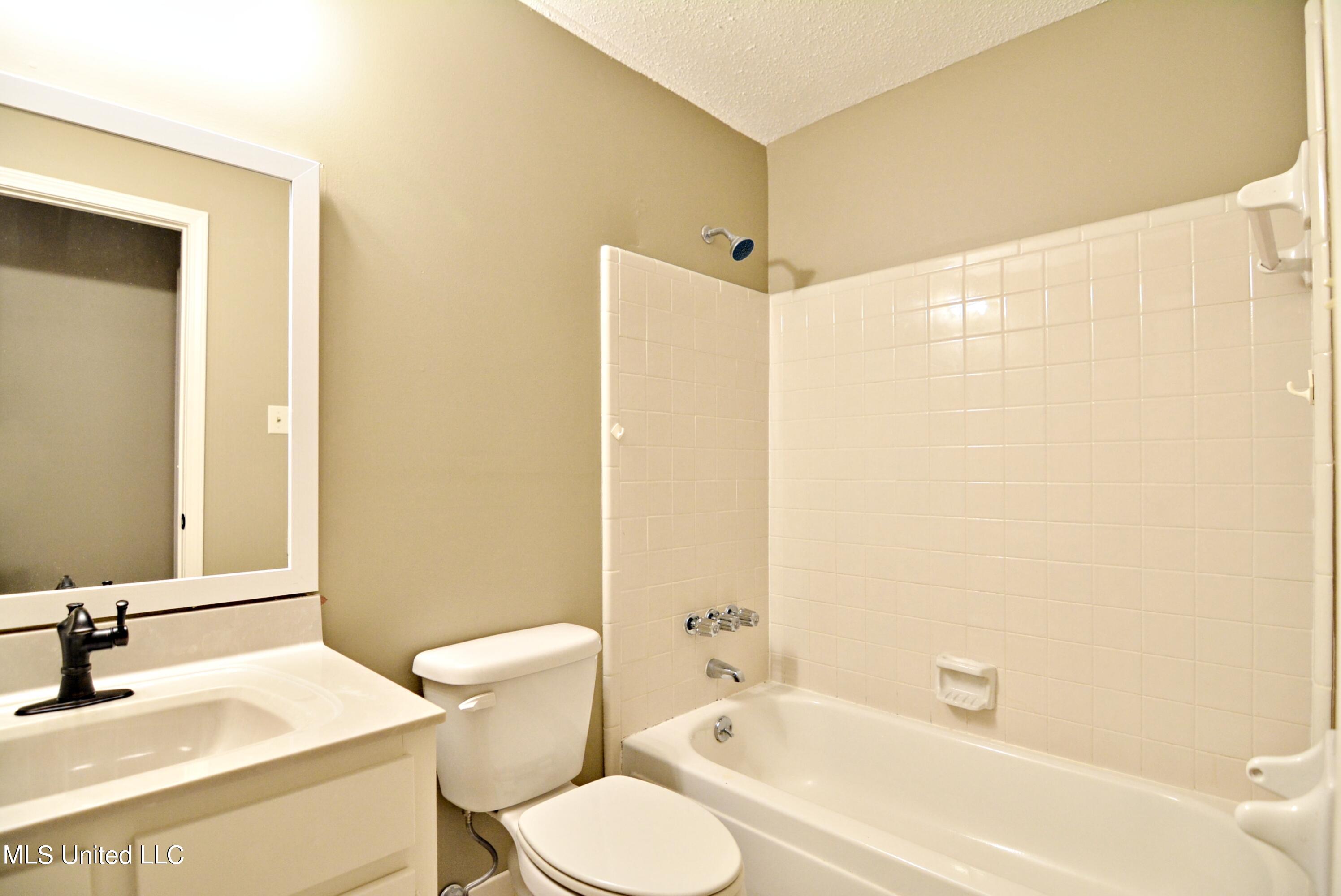 3550 Dean Road Nesbit, MS 38651 - Photo 20 of 28 Upstairs Bathroom
