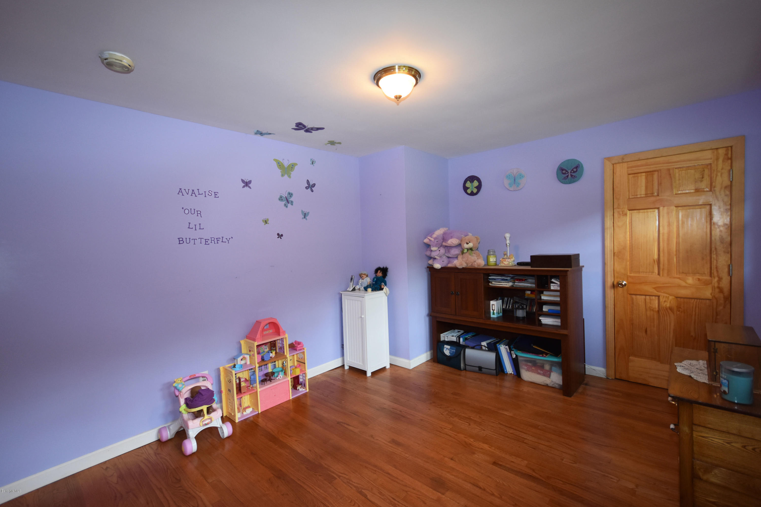 489 South Washington State Road Washington, MA 01223 - Photo 22 of 49 a view of a workspace with furniture and wooden floor