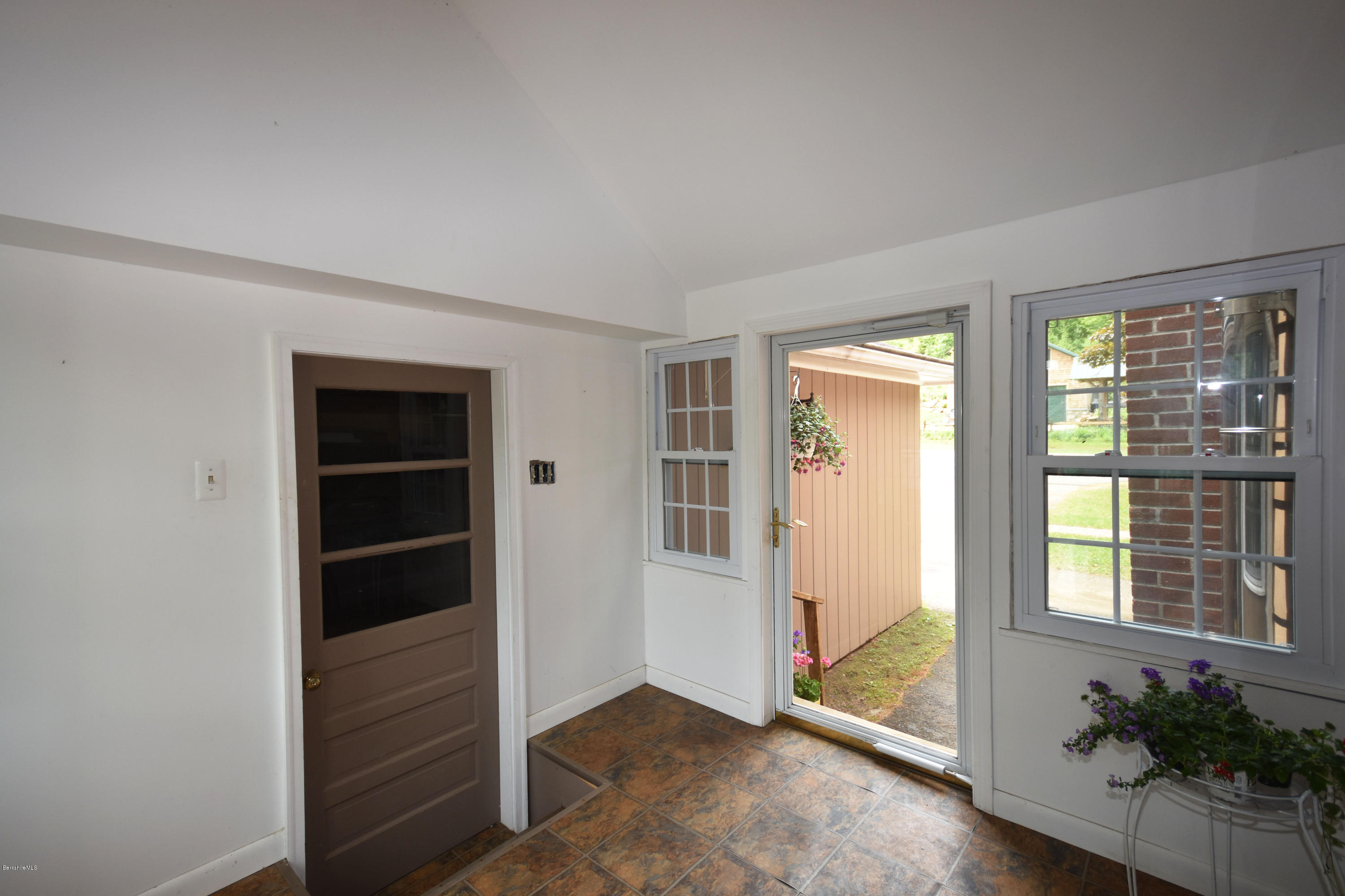 489 South Washington State Road Washington, MA 01223 - Photo 33 of 49 an empty room with windows