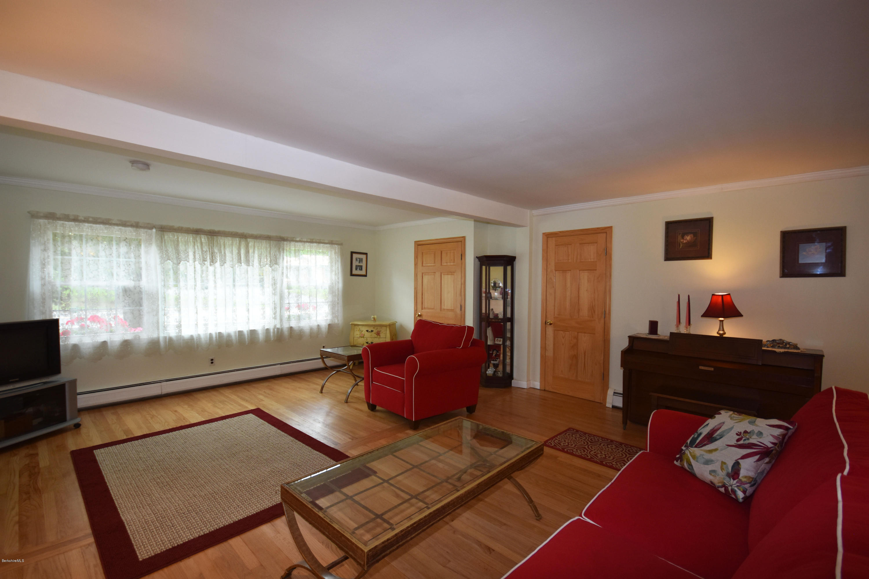 489 South Washington State Road Washington, MA 01223 - Photo 7 of 49 a living room with furniture