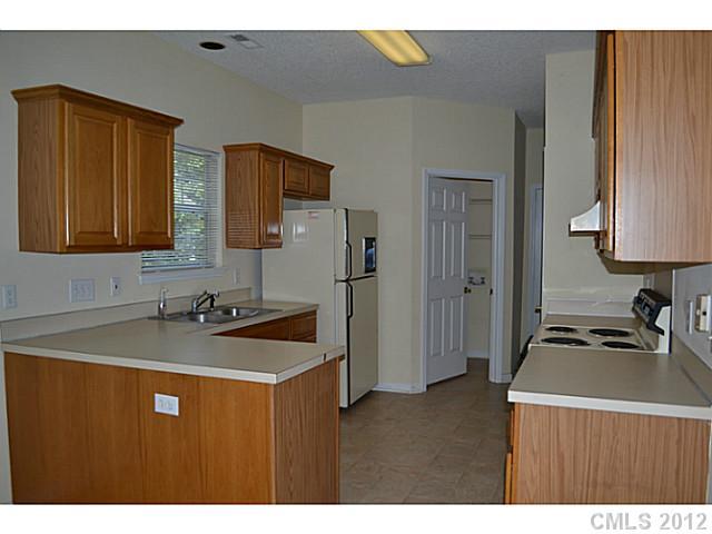 8727 Sam Dee Road Charlotte, NC 28215 - Photo 4 of 13