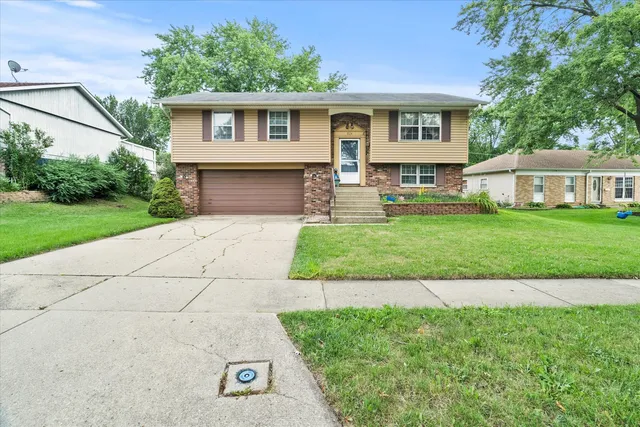 $335,000 | 804 Bussey Court, Streamwood, IL 60107