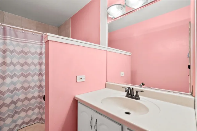 $335,000 | 804 Bussey Court, Streamwood, IL 60107