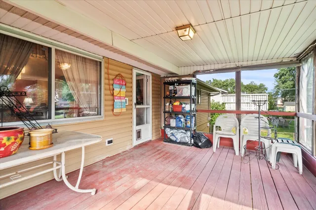 $335,000 | 804 Bussey Court, Streamwood, IL 60107