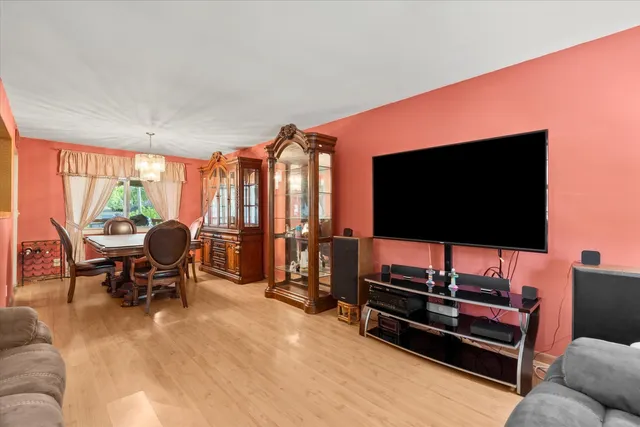 $335,000 | 804 Bussey Court, Streamwood, IL 60107