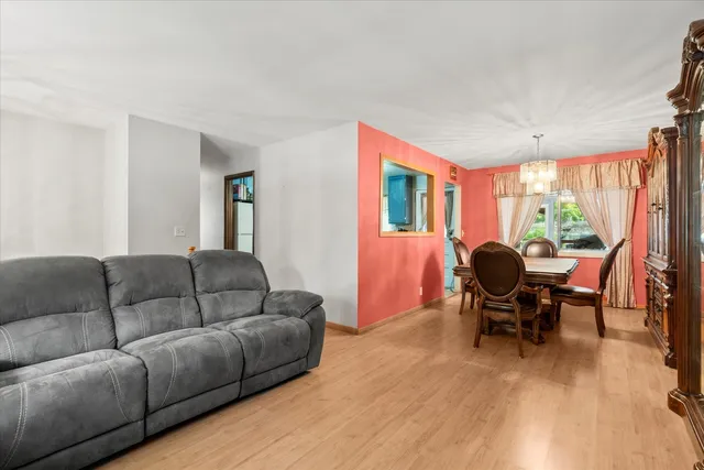 $335,000 | 804 Bussey Court, Streamwood, IL 60107