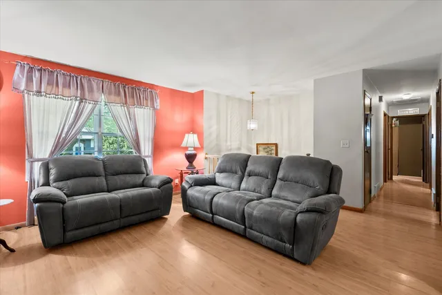 $335,000 | 804 Bussey Court, Streamwood, IL 60107