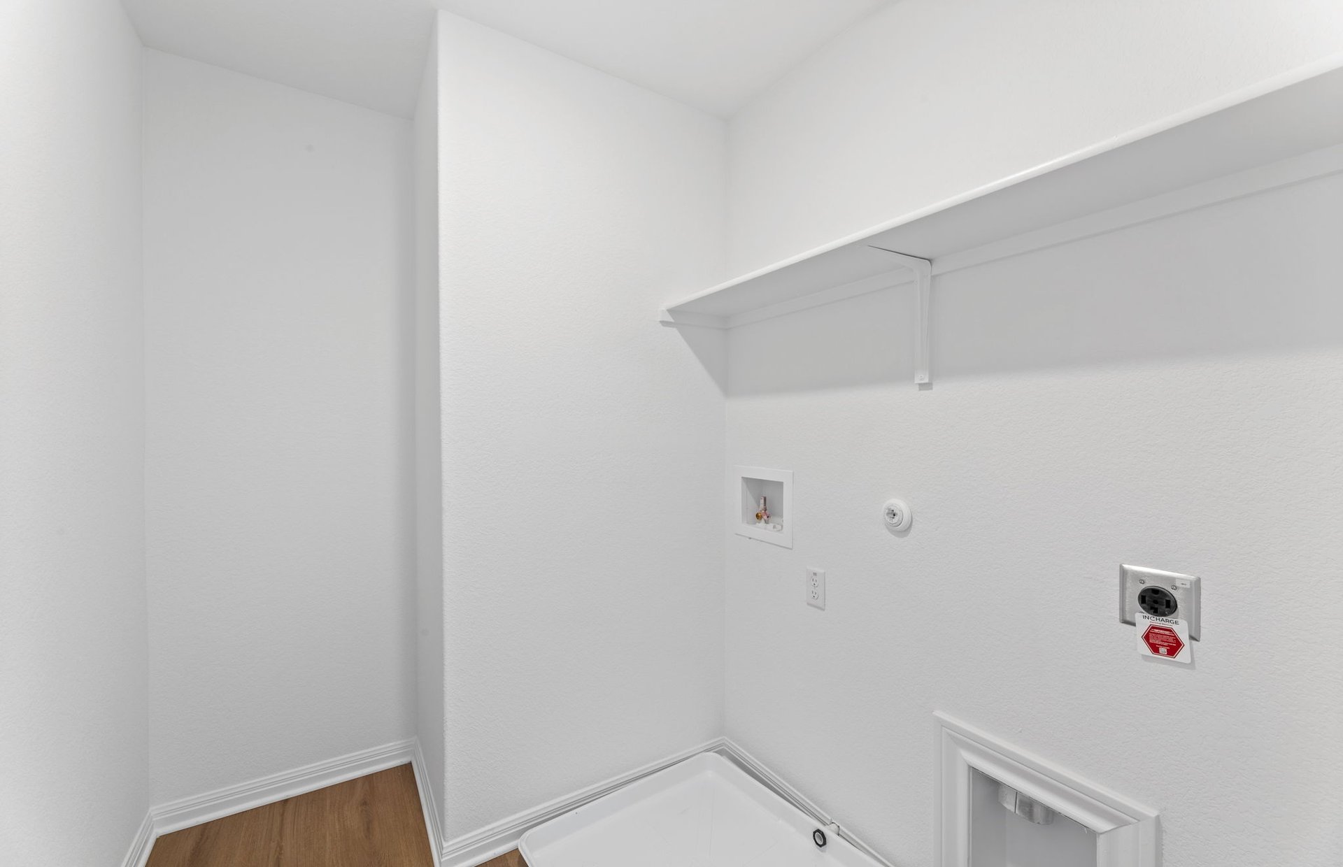 528 Knot Drive Leander, TX 78641 - Photo 20 of 29 a view of a hallway