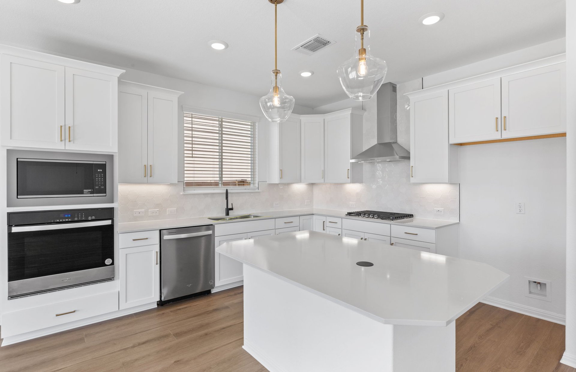 528 Knot Drive Leander, TX 78641 - Photo 5 of 29 a kitchen with stainless steel appliances granite countertop a sink stove a refrigerator and a oven with wooden floor