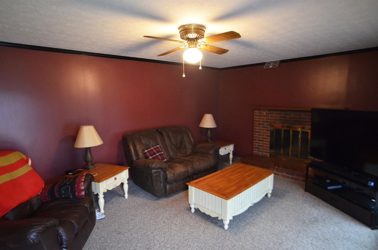 80 Overlook Road Irvine, KY 40336 - Photo 11 of 20 Living room is ready for everyone!