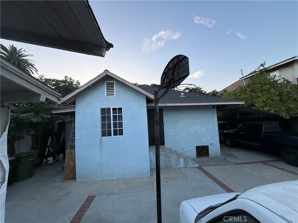 4020 Trinity Street Los Angeles, CA 90011 - Photo 15 of 22 a view of backyard of house