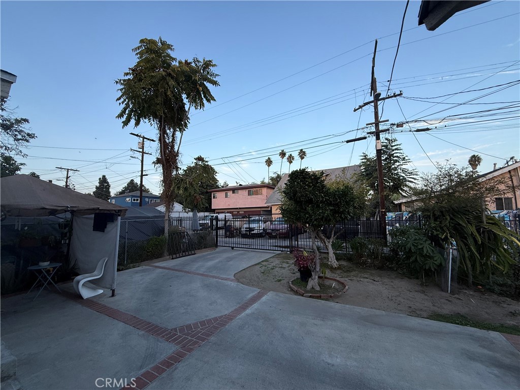 4020 Trinity Street Los Angeles, CA 90011 - Photo 10 of 22 a view of a backyard