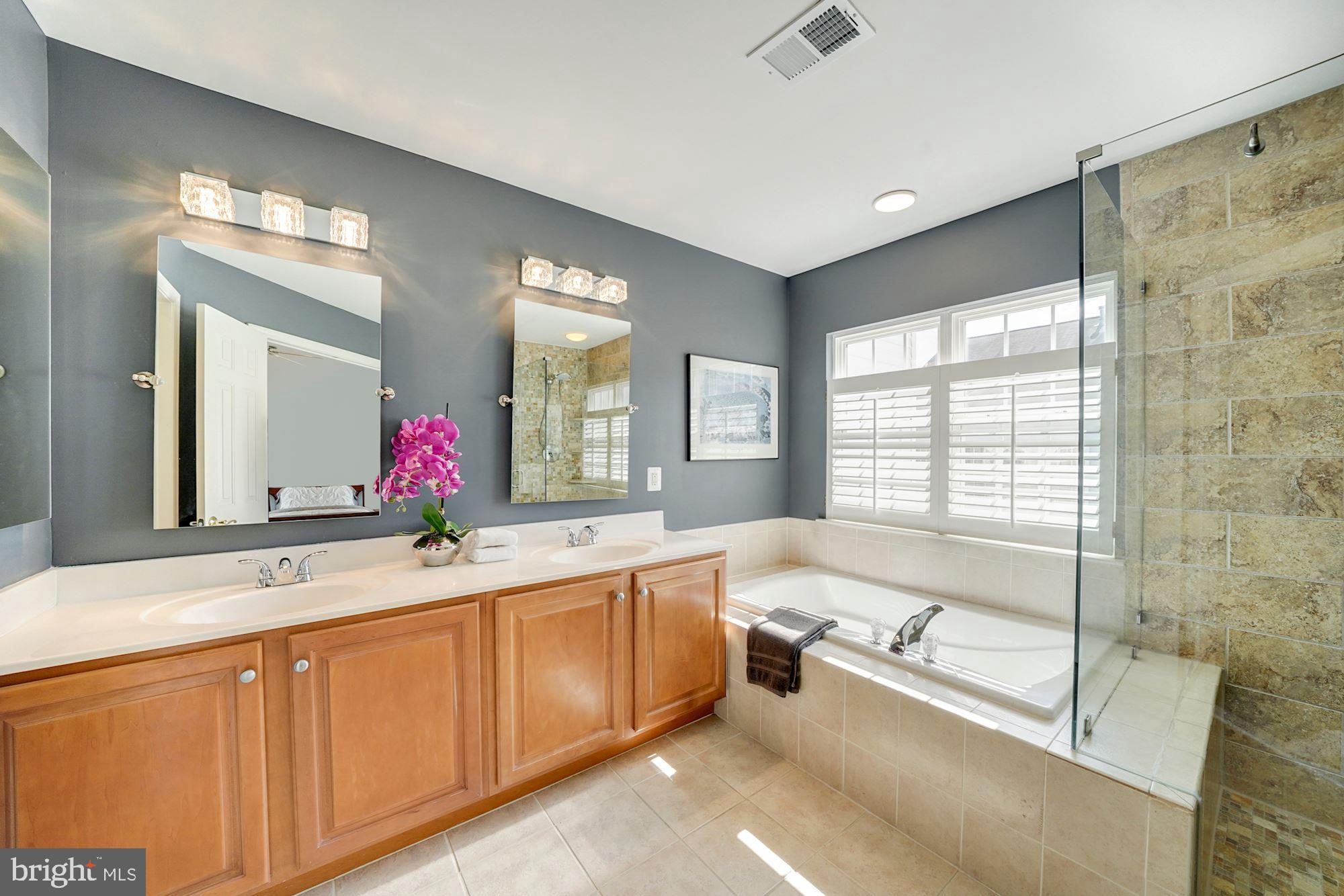 7327 Oldham Leeds Way Springfield, VA 22150 - Photo 25 of 50 Primary bath with double sinks