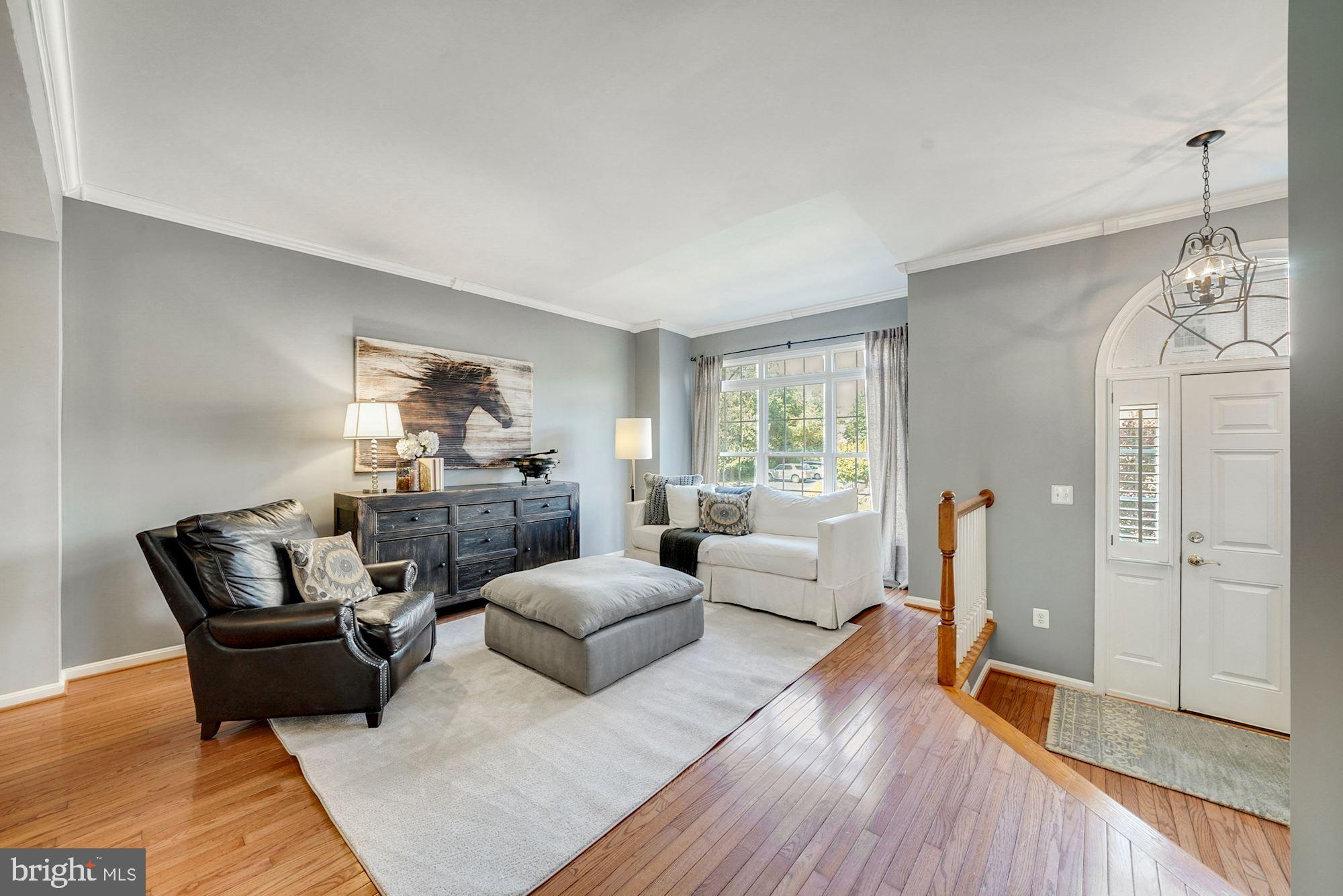7327 Oldham Leeds Way Springfield, VA 22150 - Photo 4 of 50 Light-filled living space