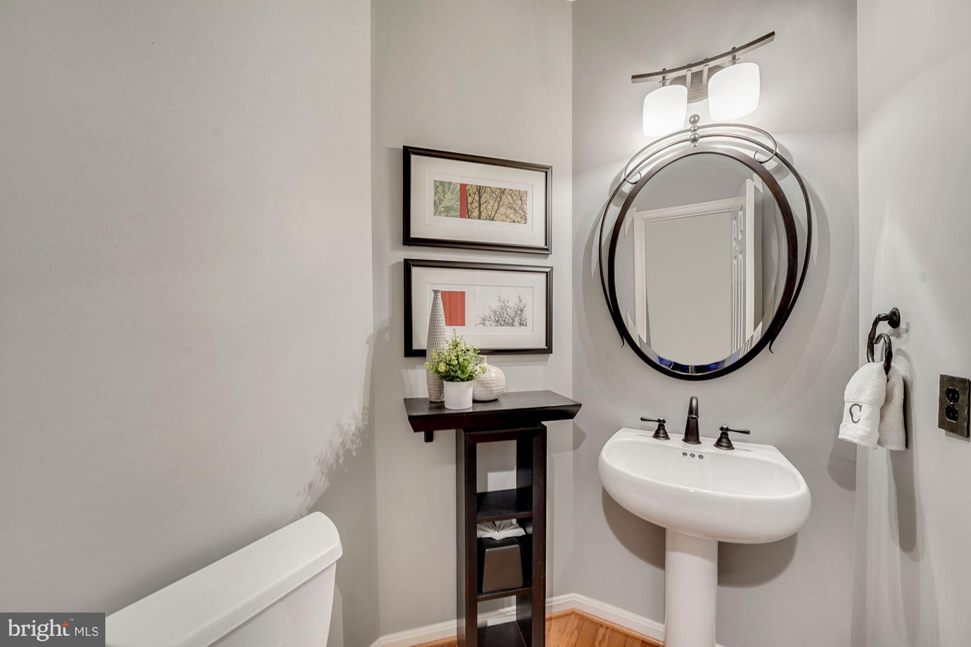 7327 Oldham Leeds Way Springfield, VA 22150 - Photo 7 of 50 Convenient powder room on main level