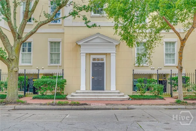 $750,000 | 329 West Charlton Street, Savannah, GA 31401