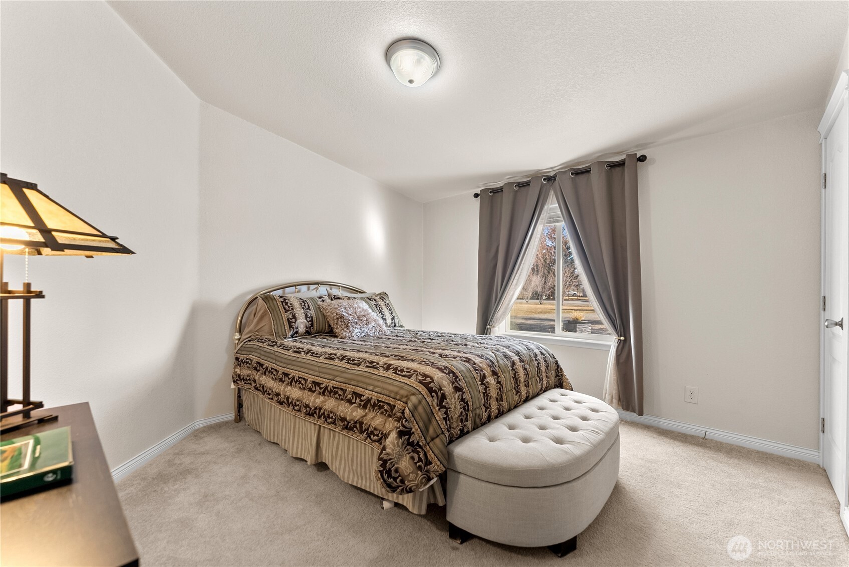 95 Woods Road Omak, WA 98841 - Photo 24 of 40 a bedroom with a bed and a window
