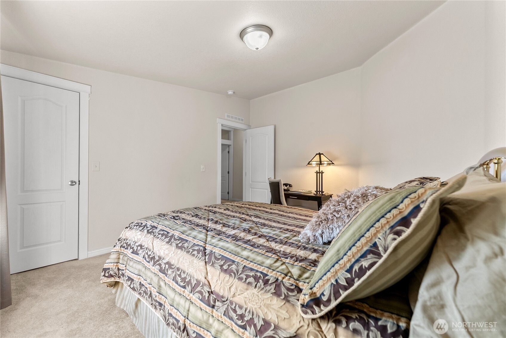 95 Woods Road Omak, WA 98841 - Photo 25 of 40 a bedroom with a bed and a chandelier
