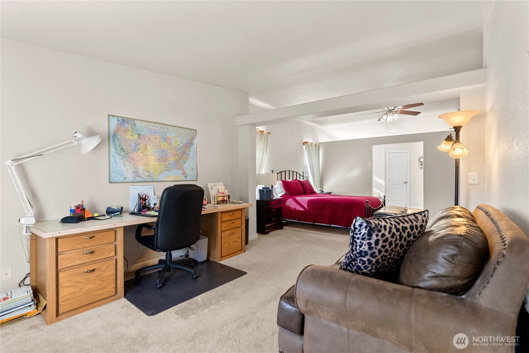95 Woods Road Omak, WA 98841 - Photo 30 of 40 a living room with furniture