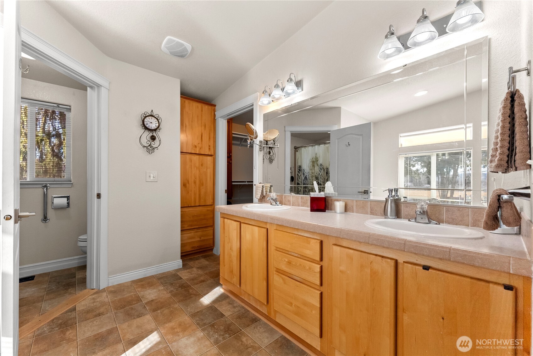 95 Woods Road Omak, WA 98841 - Photo 32 of 40 a bathroom with a sink vanity granite shower and a mirror