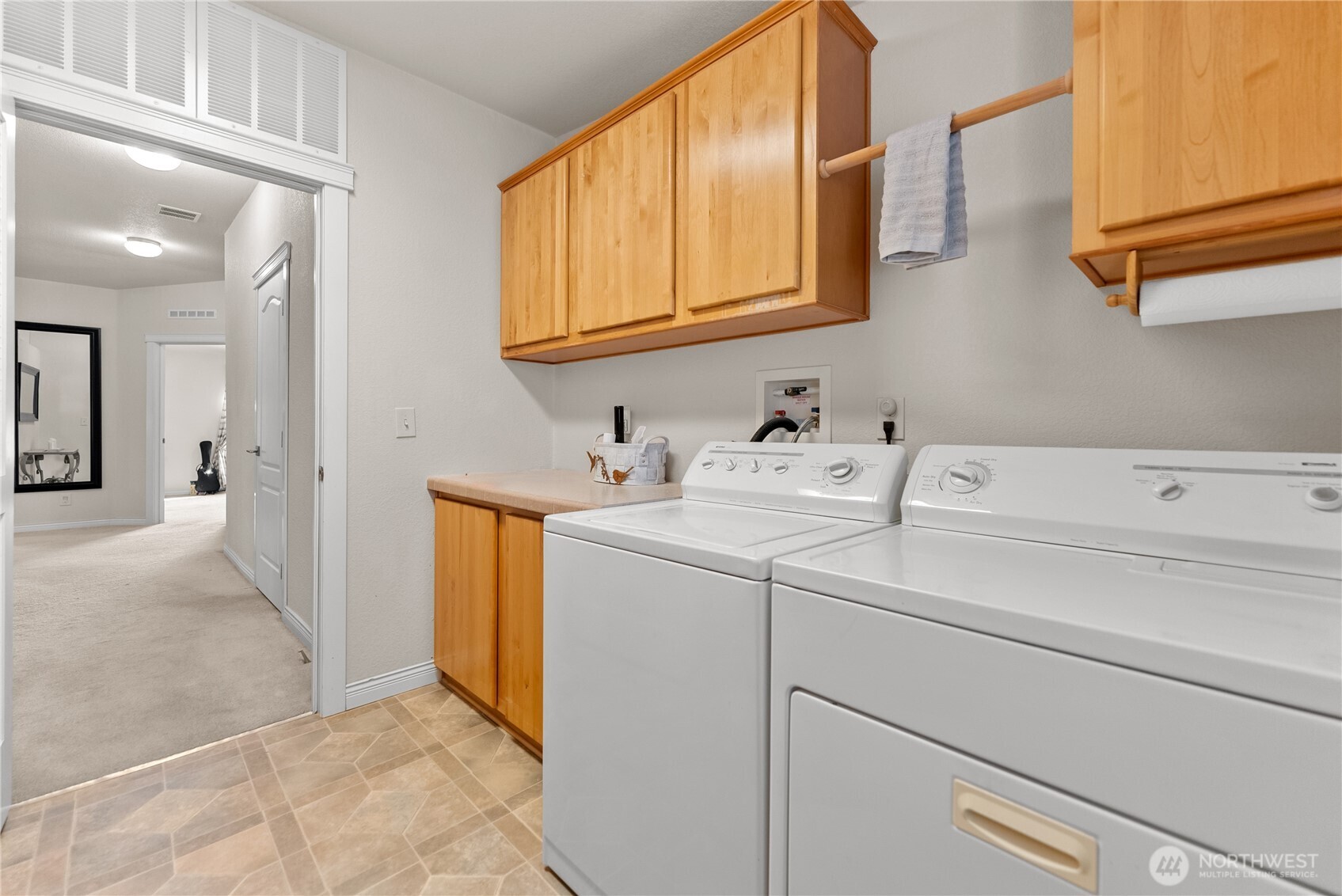 95 Woods Road Omak, WA 98841 - Photo 37 of 40 a utility room with dryer and washer