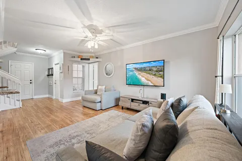 $400,000 | 1088 Via Jardin, Palm Beach Gardens, FL 33418