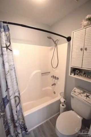 a bathroom with a toilet and a bathtub