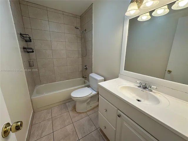 $199,900 | 8005 Lagos De Campo Boulevard, Unit L4, Tamarac, FL 33321