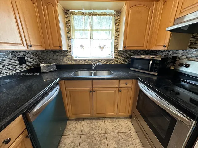 $199,900 | 8005 Lagos De Campo Boulevard, Unit L4, Tamarac, FL 33321