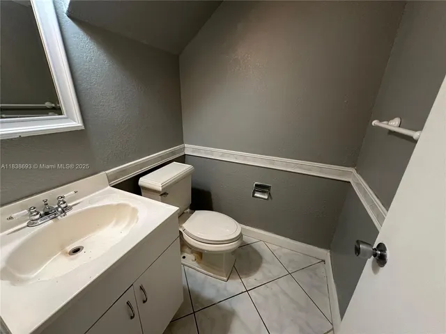 $199,900 | 8005 Lagos De Campo Boulevard, Unit L4, Tamarac, FL 33321