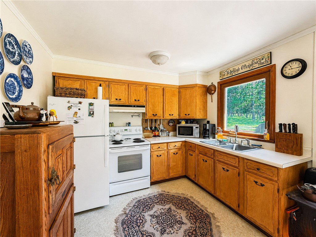 144 Sant Tompkins Road Prattsville, NY 12468 - Photo 3 of 40