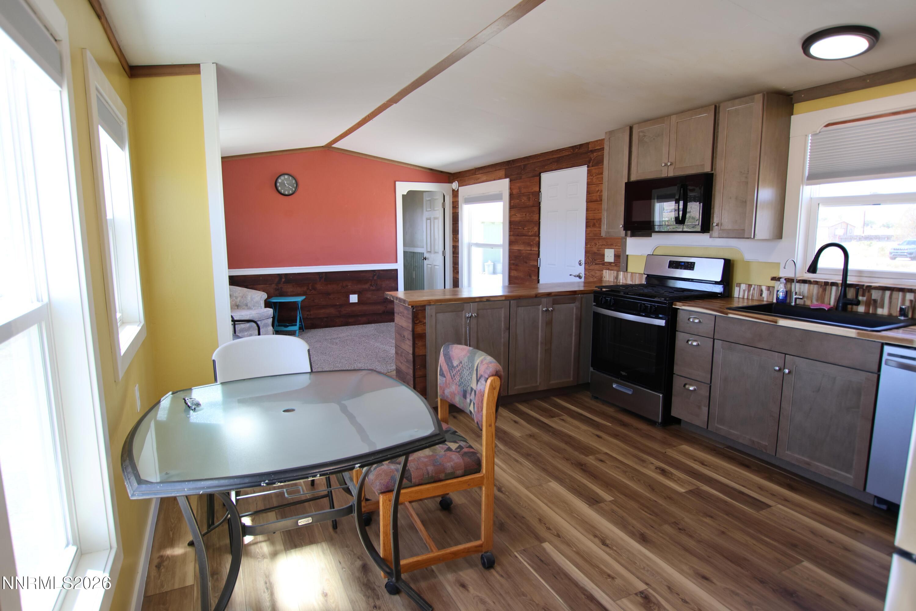 8 Falcon Way Yerington, NV 89447 - Photo 8 of 28 7U3A3704