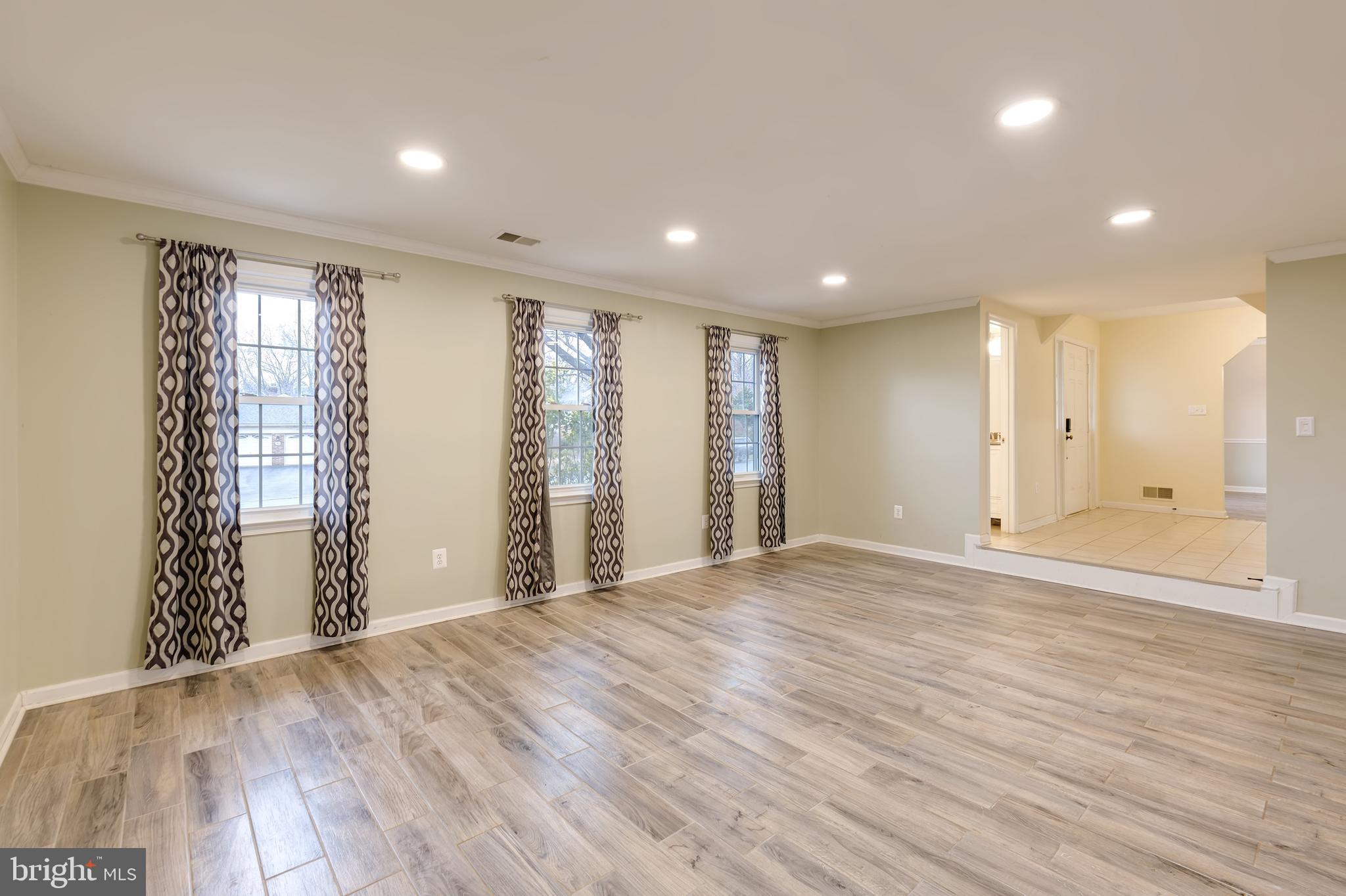 15 Butternut Way Sterling, VA 20164 - Photo 13 of 30 Living Room