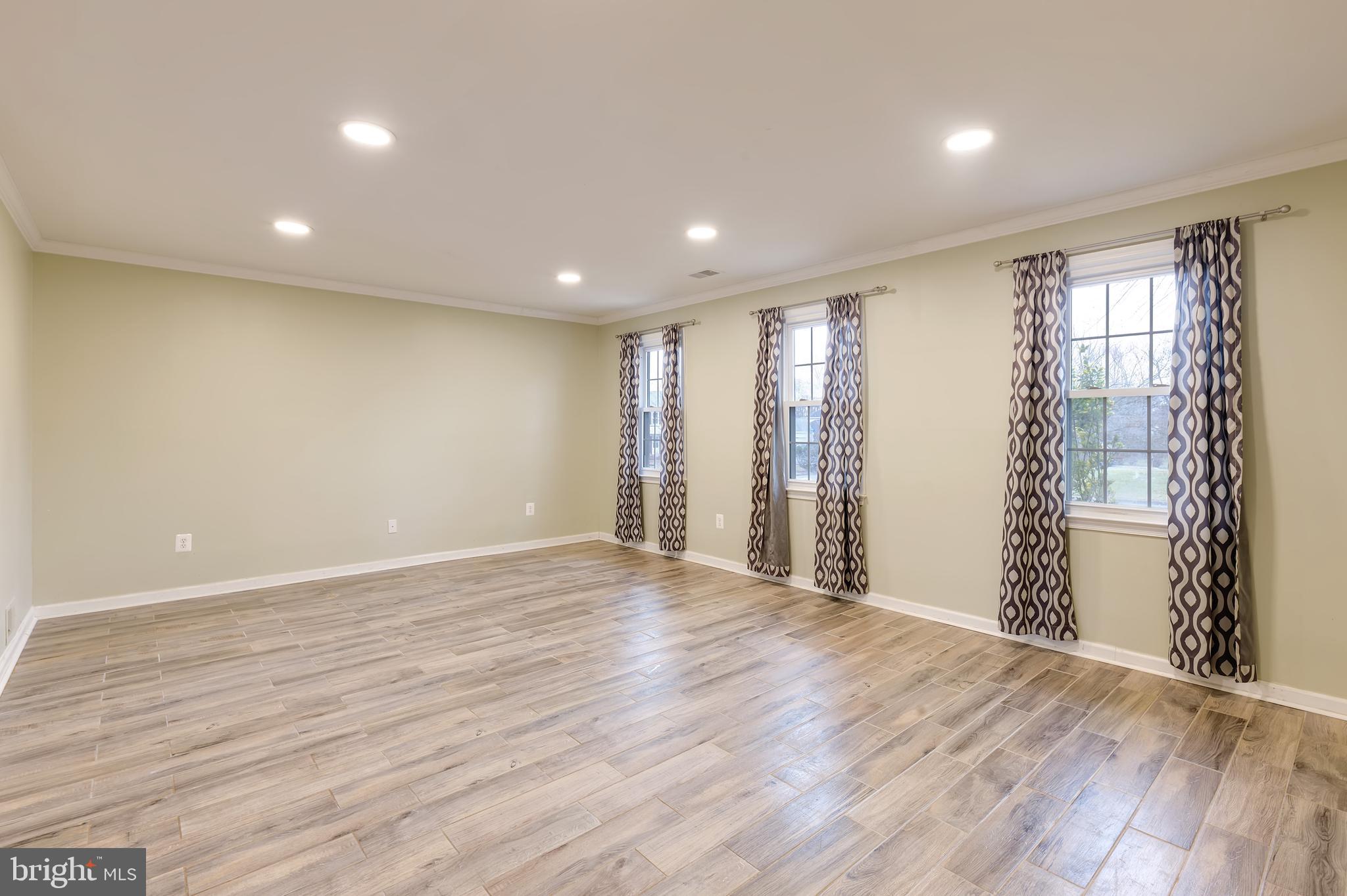 15 Butternut Way Sterling, VA 20164 - Photo 17 of 30 Living Room
