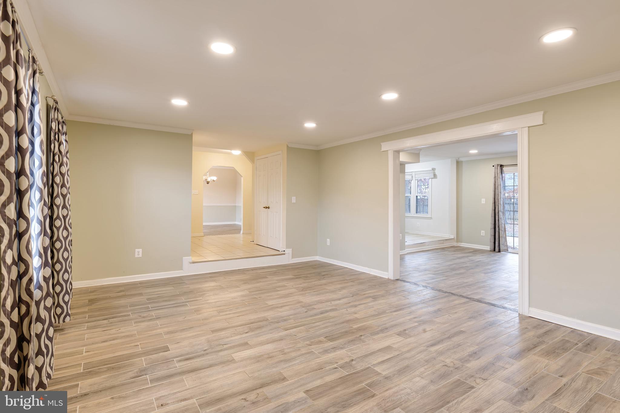 15 Butternut Way Sterling, VA 20164 - Photo 18 of 30 Living Room