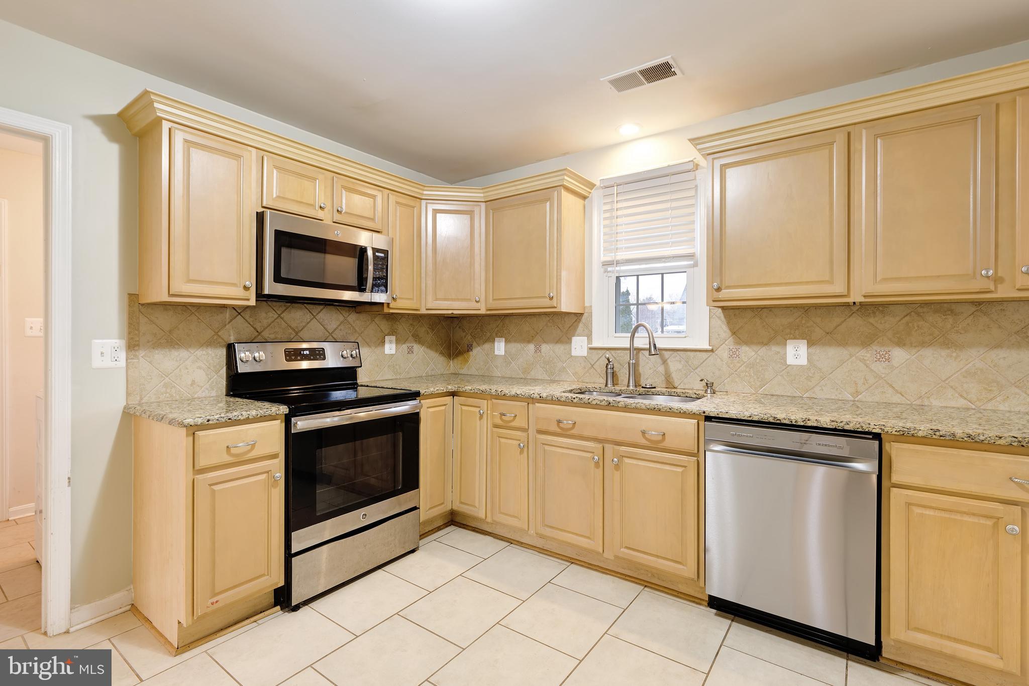 15 Butternut Way Sterling, VA 20164 - Photo 2 of 30 Kitchen