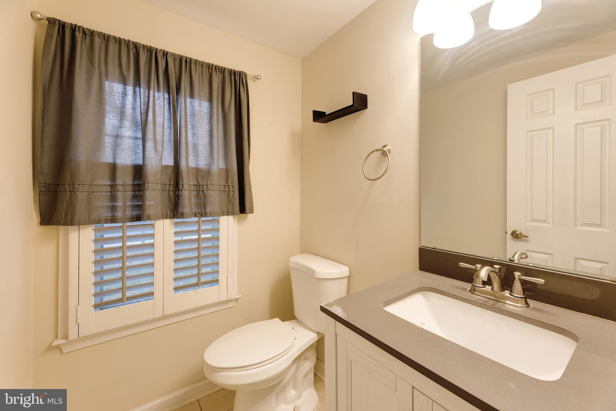 15 Butternut Way Sterling, VA 20164 - Photo 26 of 30 Bathroom on Main Level