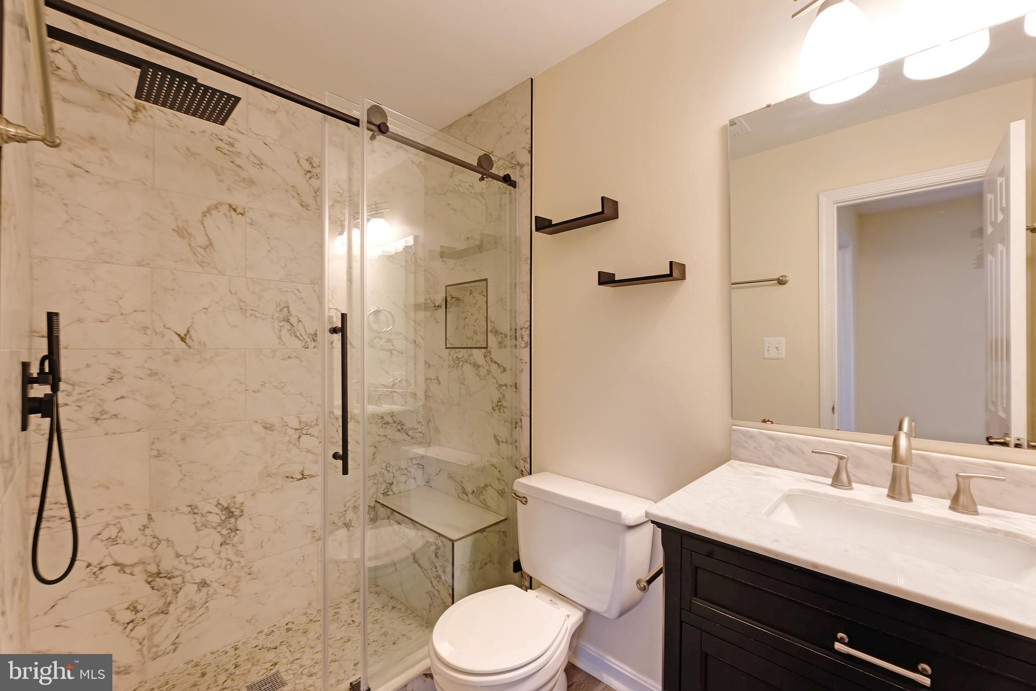 15 Butternut Way Sterling, VA 20164 - Photo 4 of 30 Primary Bathroom