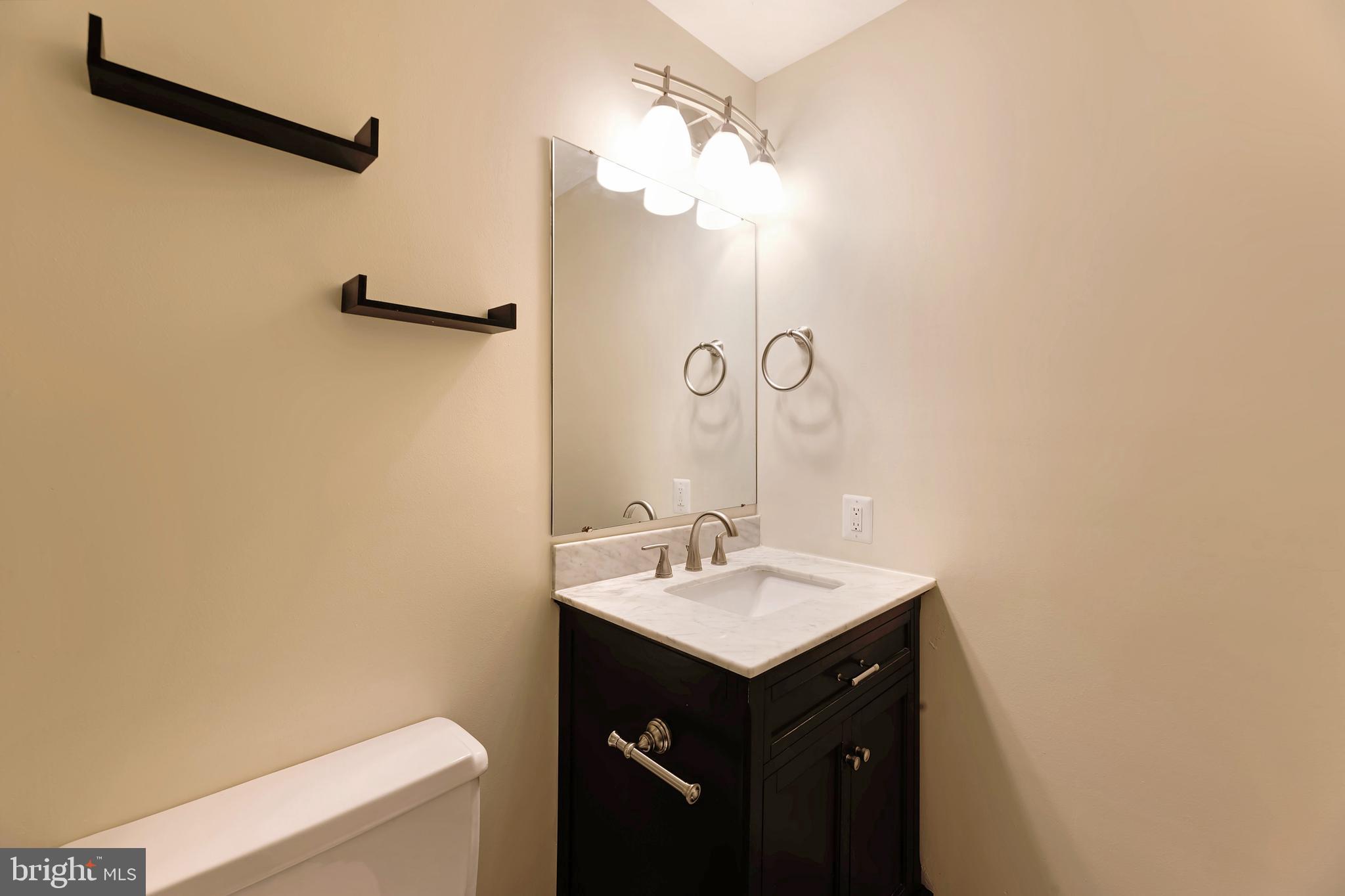 15 Butternut Way Sterling, VA 20164 - Photo 8 of 30 Bathroom