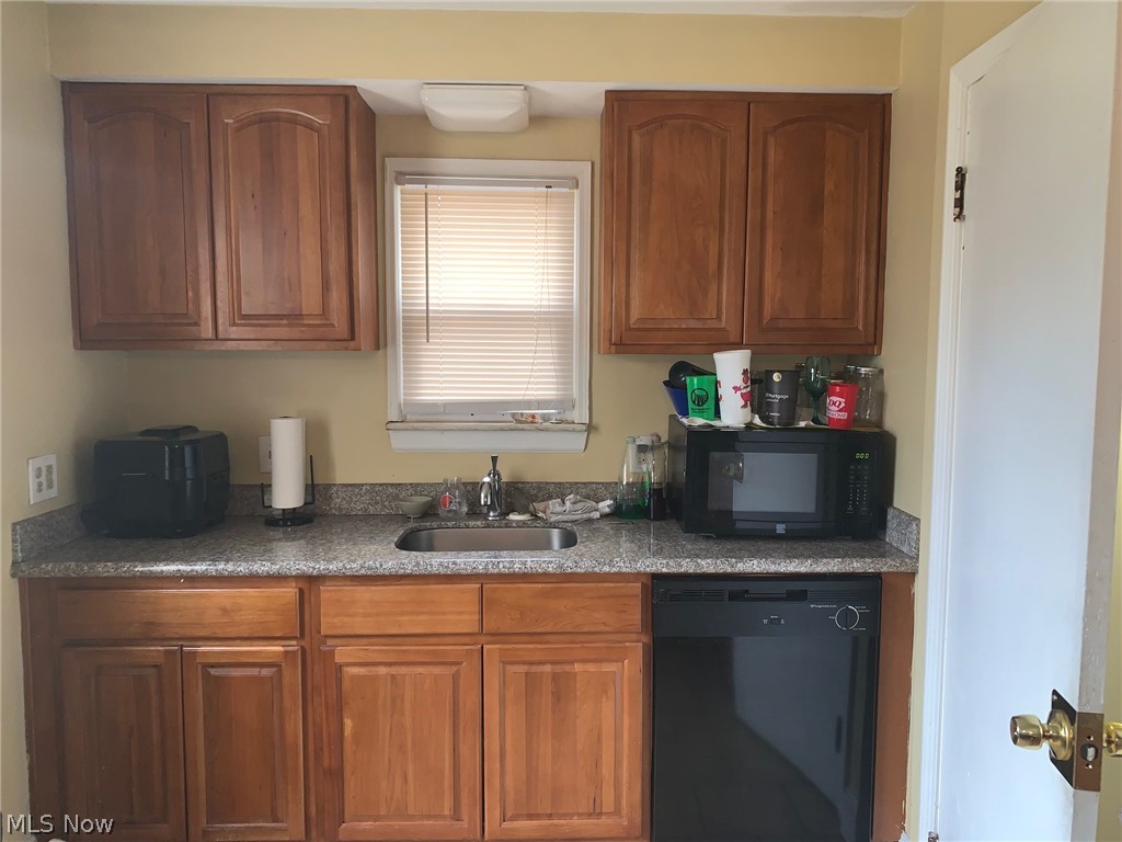 4269 Bayard Road Cleveland, OH 44121 - Photo 4 of 16