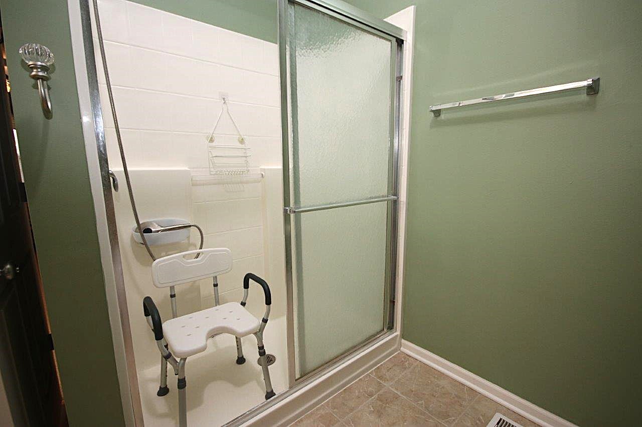 986 Oak Ridge Boulevard, Unit 1 Elgin, IL 60120 - Photo 12 of 16 Gallery Image 12