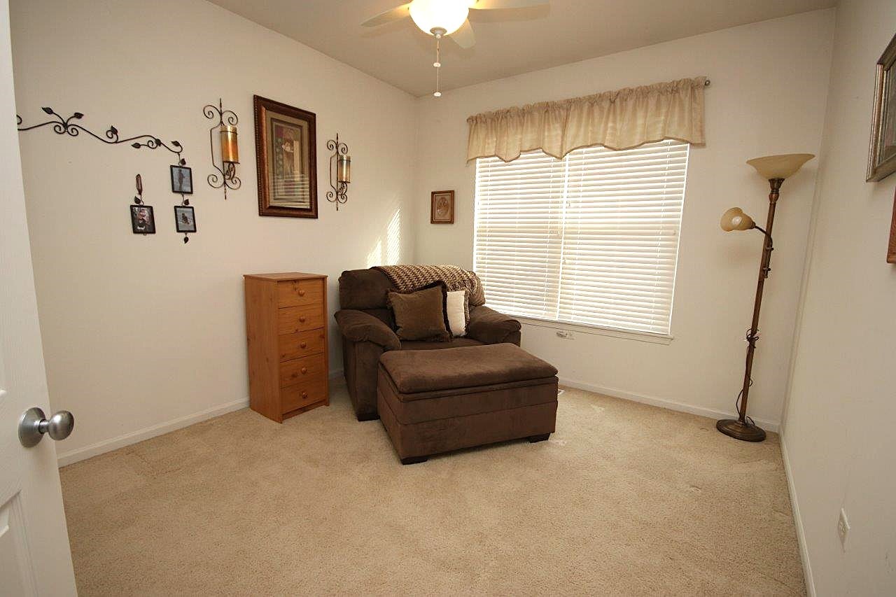 986 Oak Ridge Boulevard, Unit 1 Elgin, IL 60120 - Photo 13 of 16 Gallery Image 13