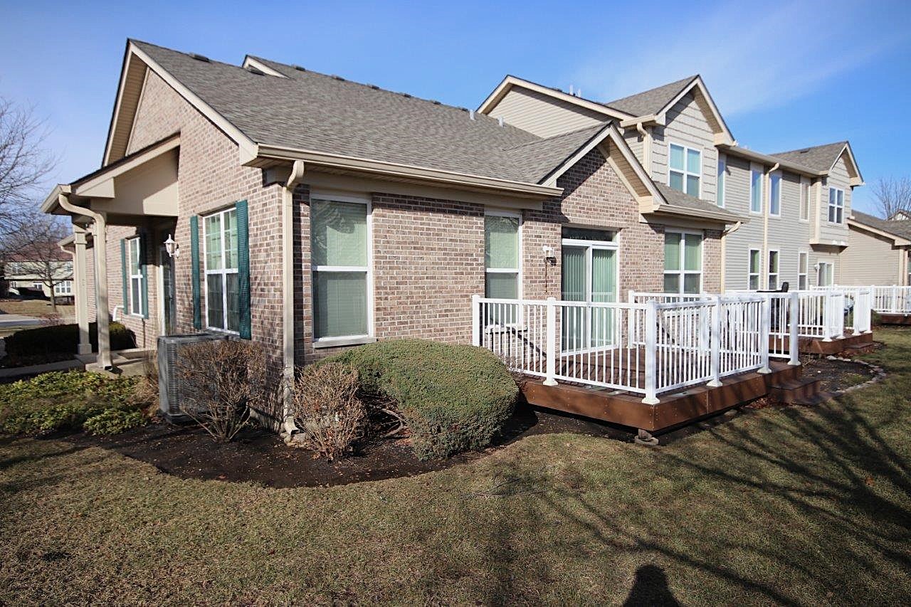 986 Oak Ridge Boulevard, Unit 1 Elgin, IL 60120 - Photo 15 of 16 Gallery Image 15