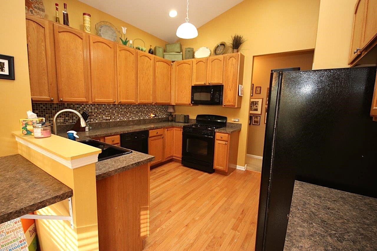 986 Oak Ridge Boulevard, Unit 1 Elgin, IL 60120 - Photo 2 of 16 Gallery Image 2