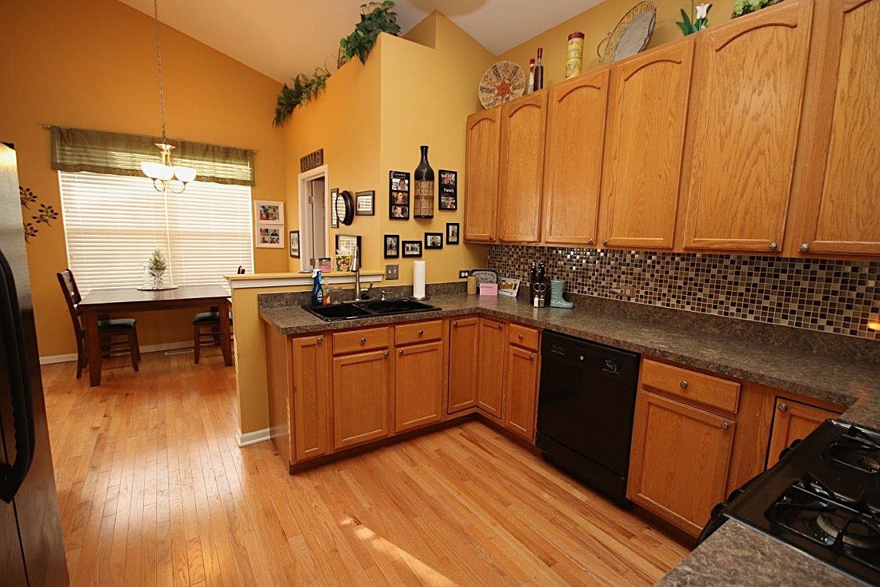 986 Oak Ridge Boulevard, Unit 1 Elgin, IL 60120 - Photo 3 of 16 Gallery Image 3