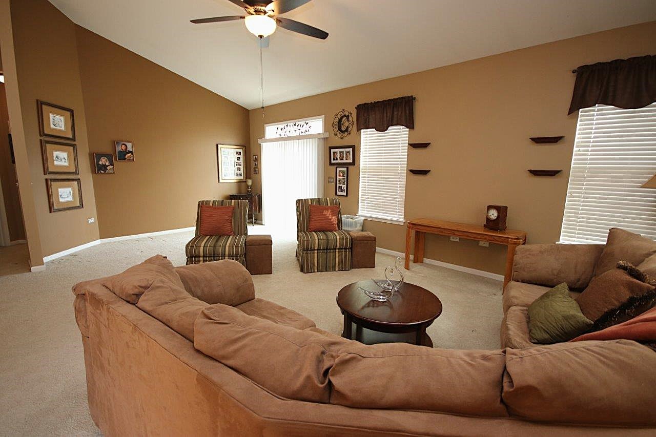986 Oak Ridge Boulevard, Unit 1 Elgin, IL 60120 - Photo 7 of 16 Gallery Image 7