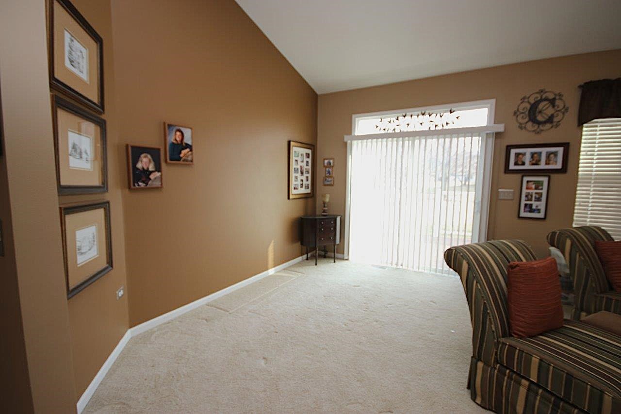986 Oak Ridge Boulevard, Unit 1 Elgin, IL 60120 - Photo 8 of 16 Gallery Image 8